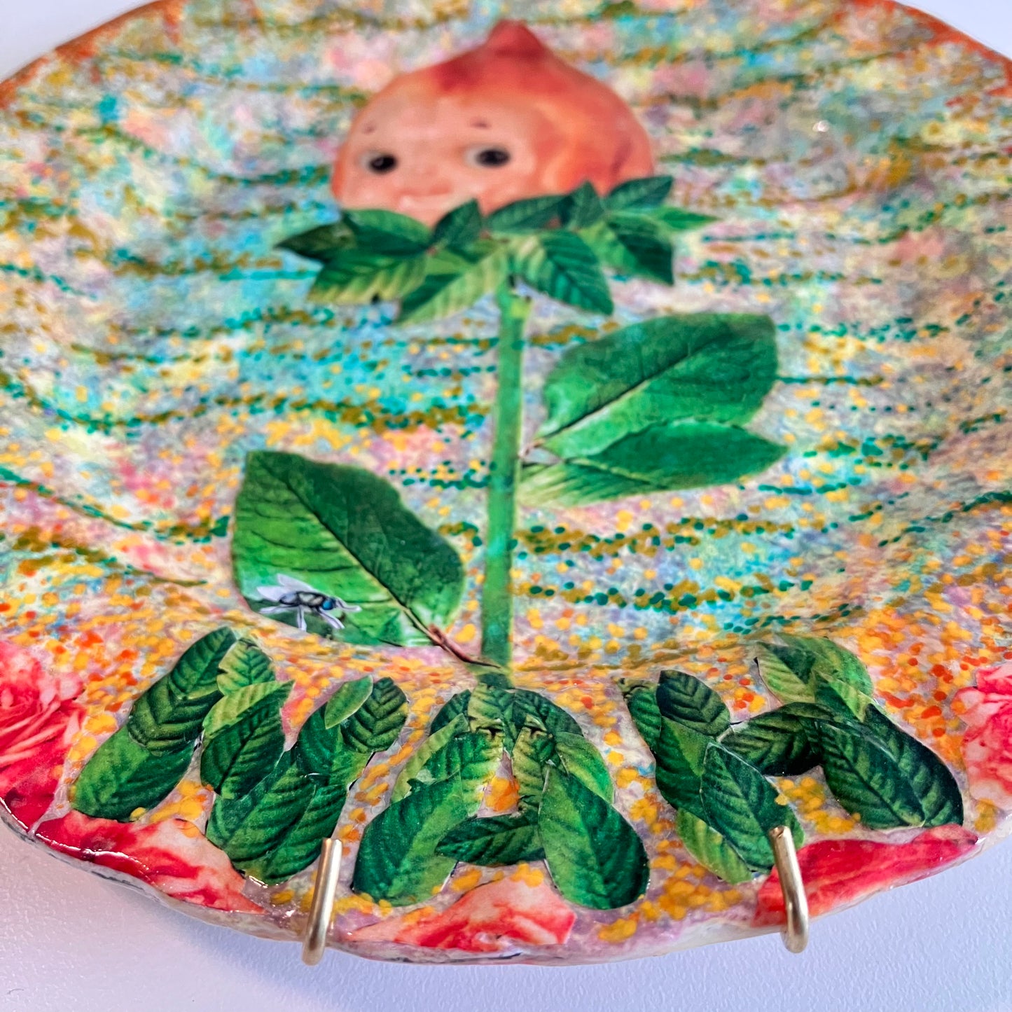 Green Upcycled Wall Plate - “Nah (Doll Flower)” - by House of Frisson
